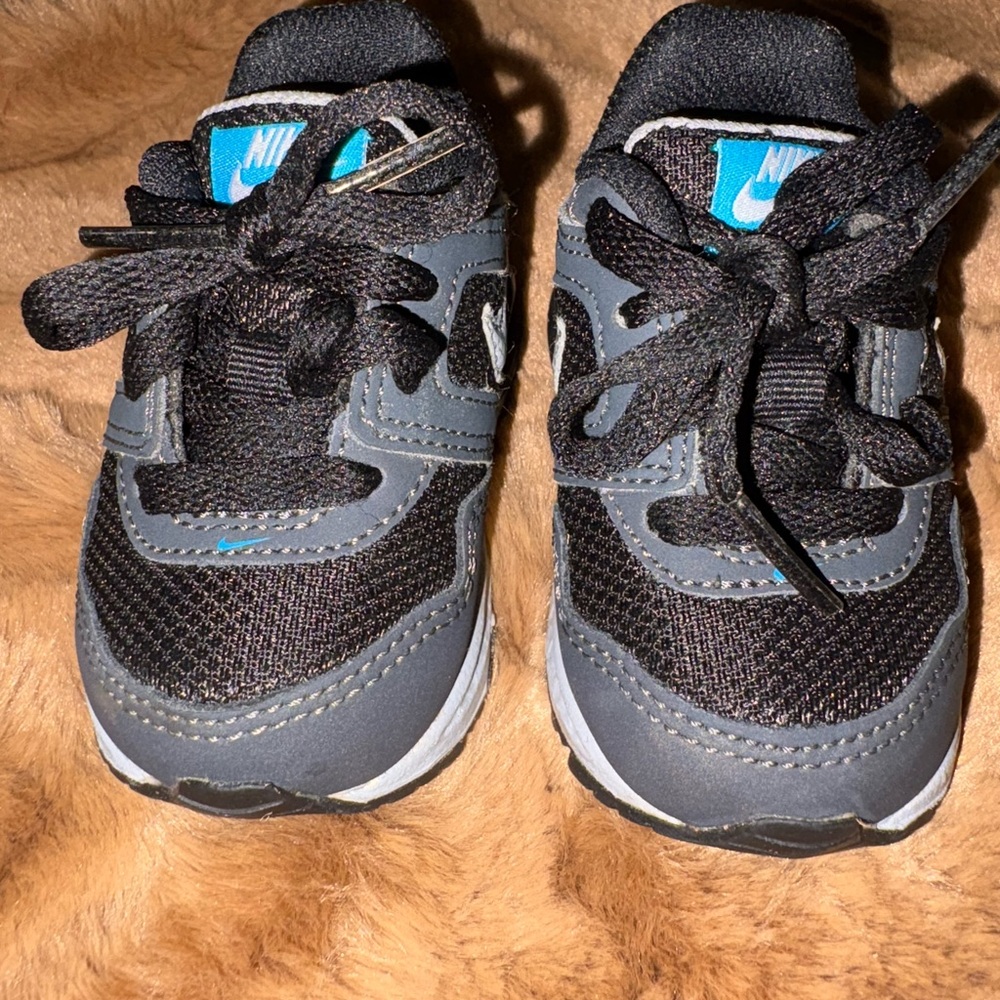 Nike Air Maxes Black and Gray Sneakers with Blue Accents NWT